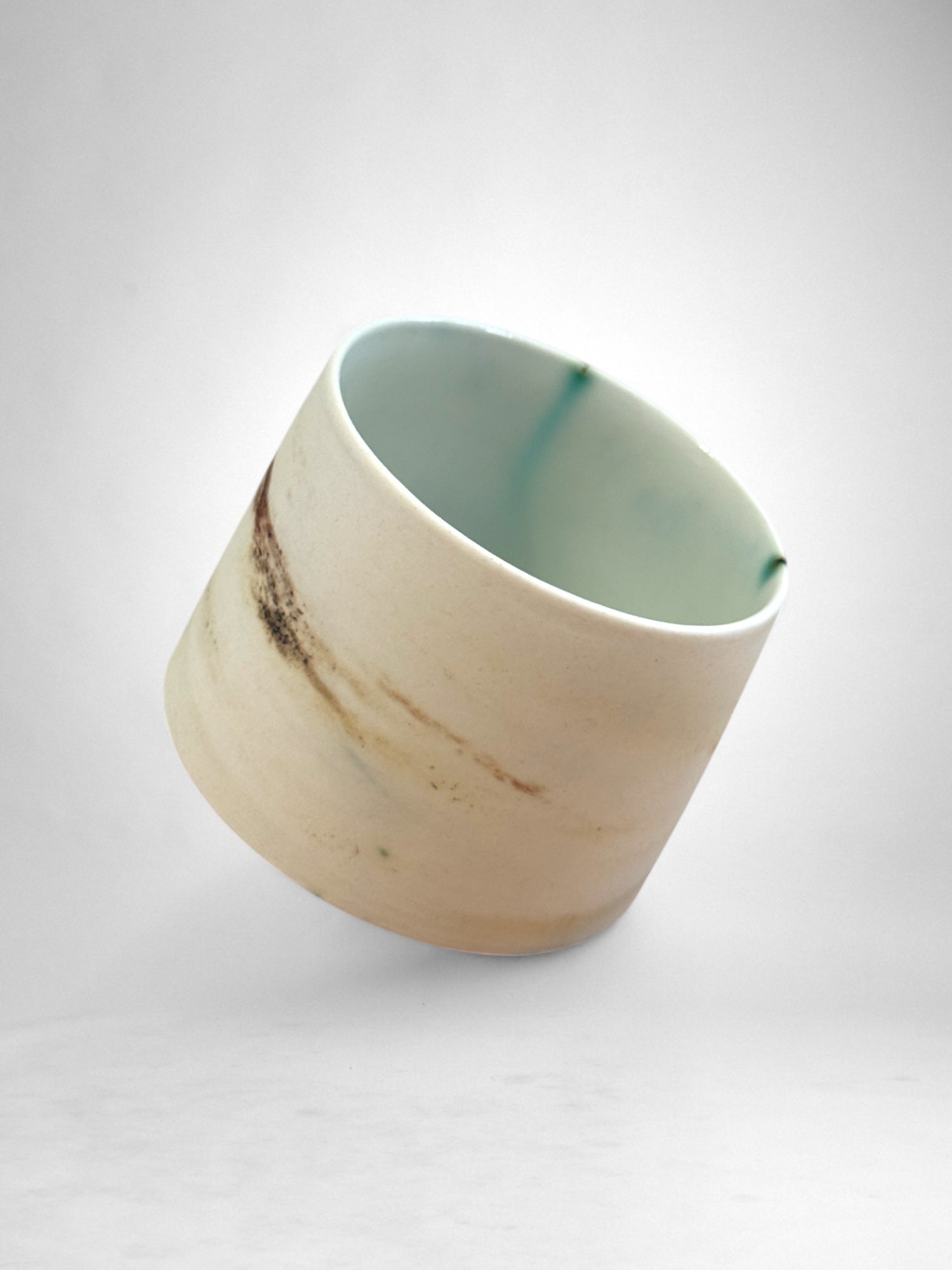 Saggar-Fired Porcelain Cup – Winter Veil (2)