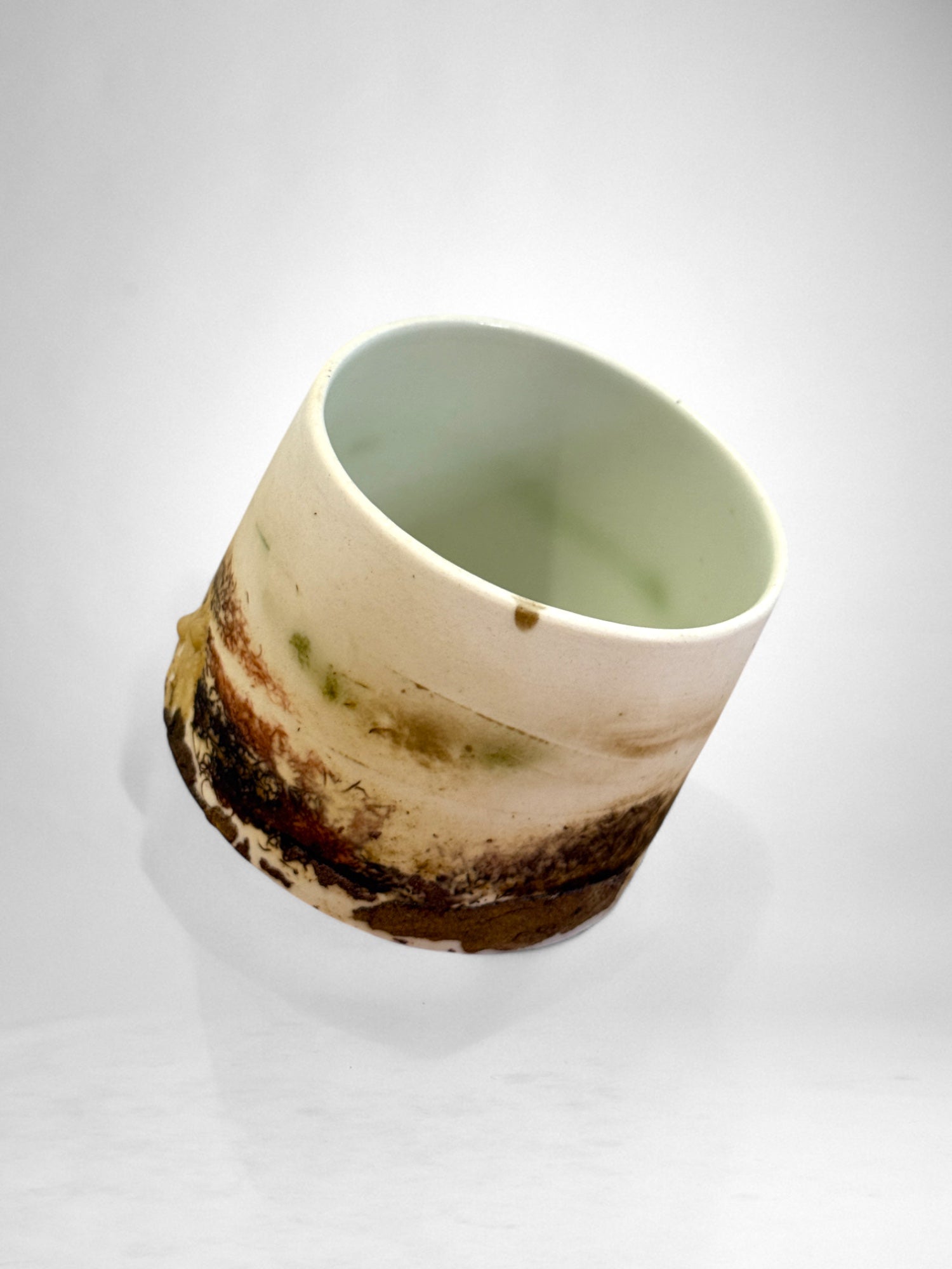Saggar-Fired Porcelain Cup – Charred Earth (2)