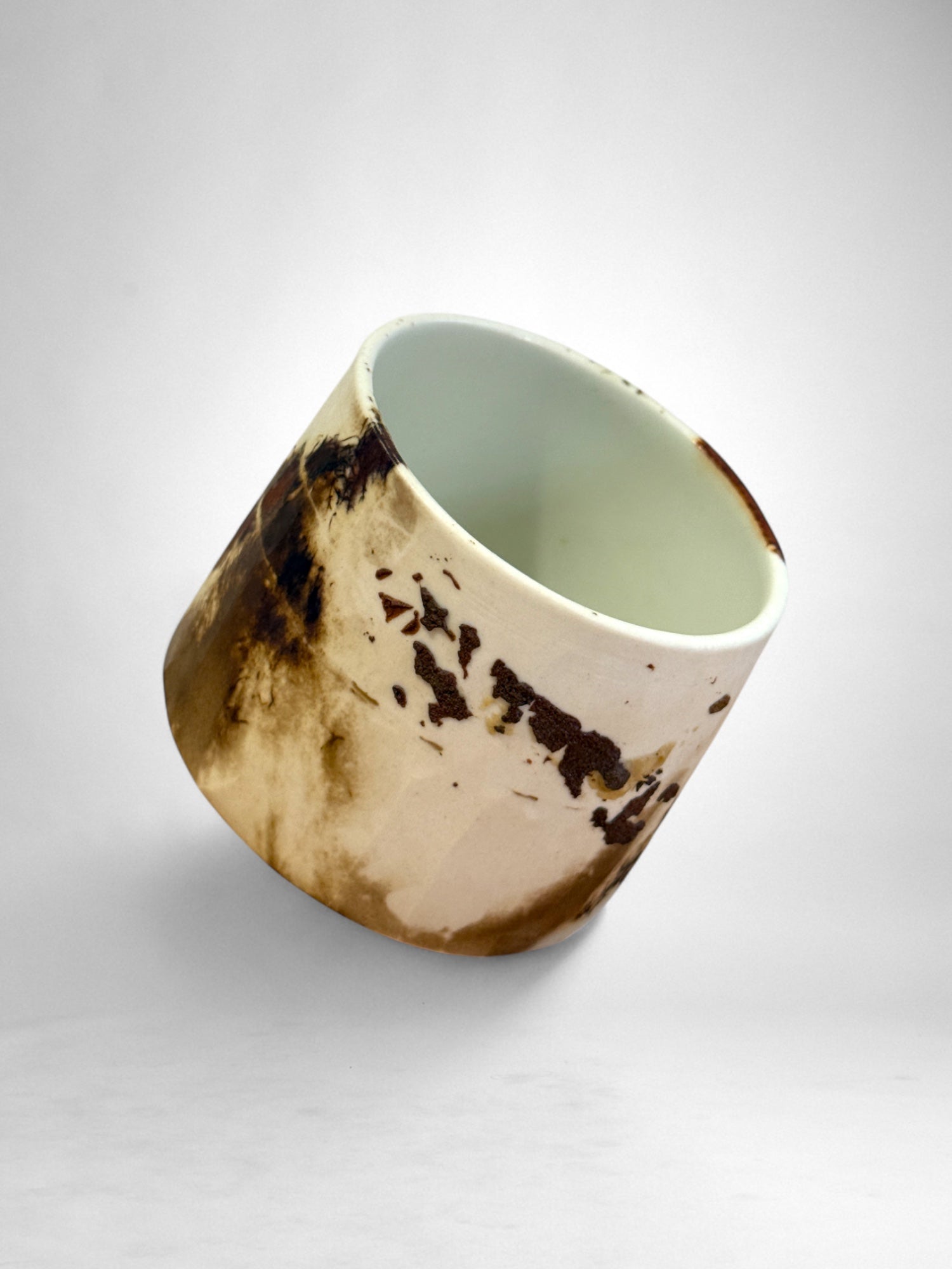 Saggar-Fired Porcelain Cup – Charred Earth (3)