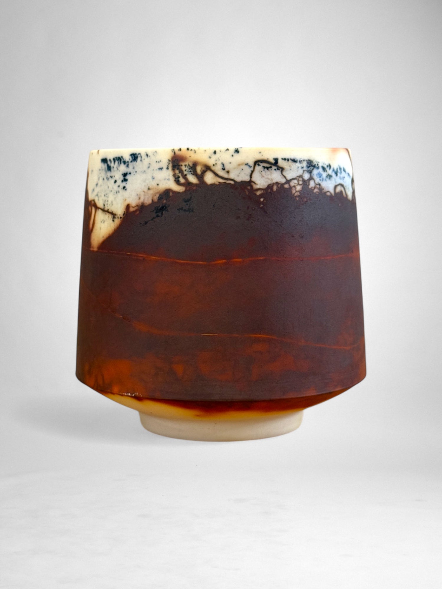 Saggar-Fired Porcelain Cup – Indigo Horizon (1)