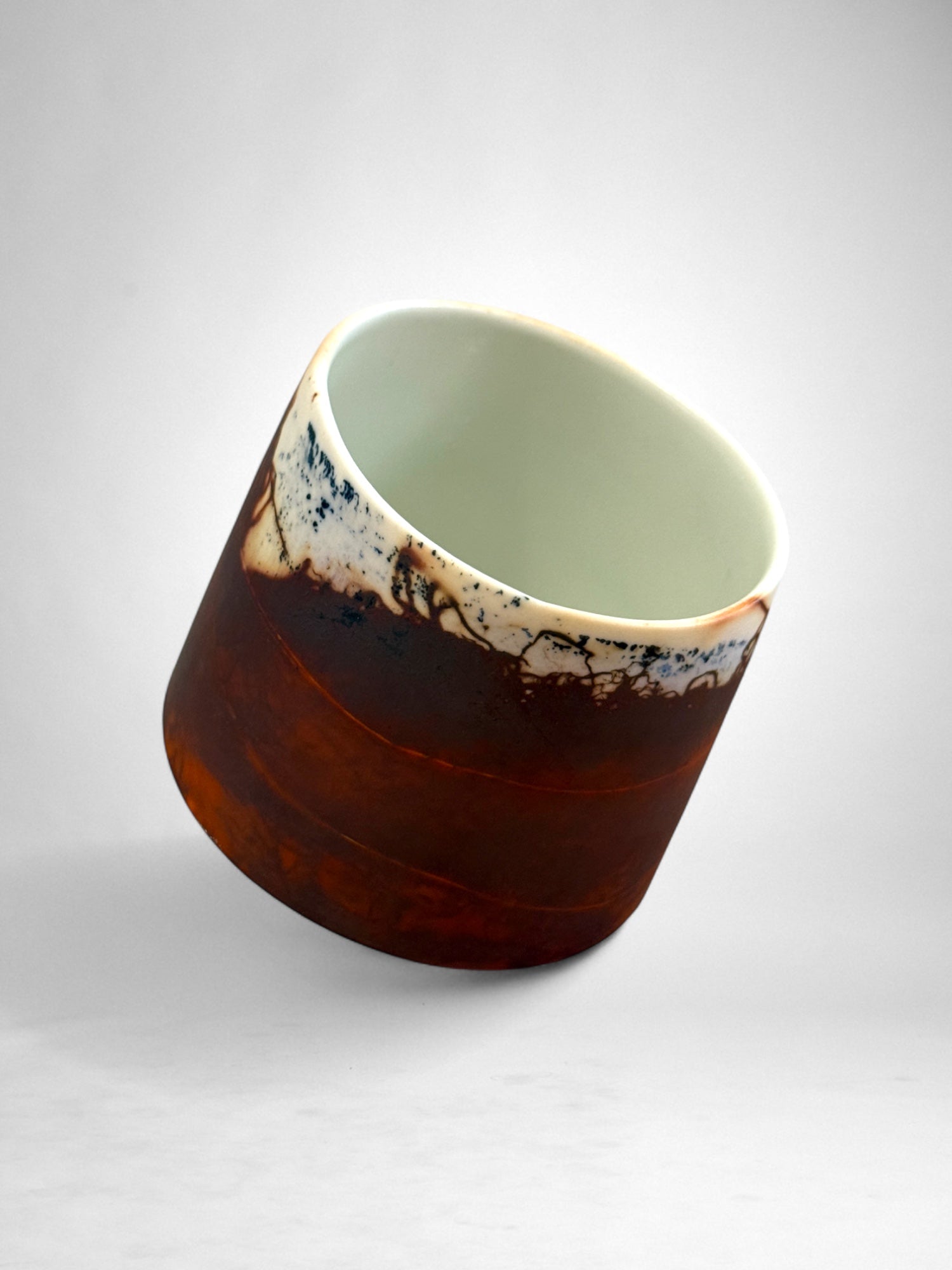 Saggar-Fired Porcelain Cup – Indigo Horizon (1)