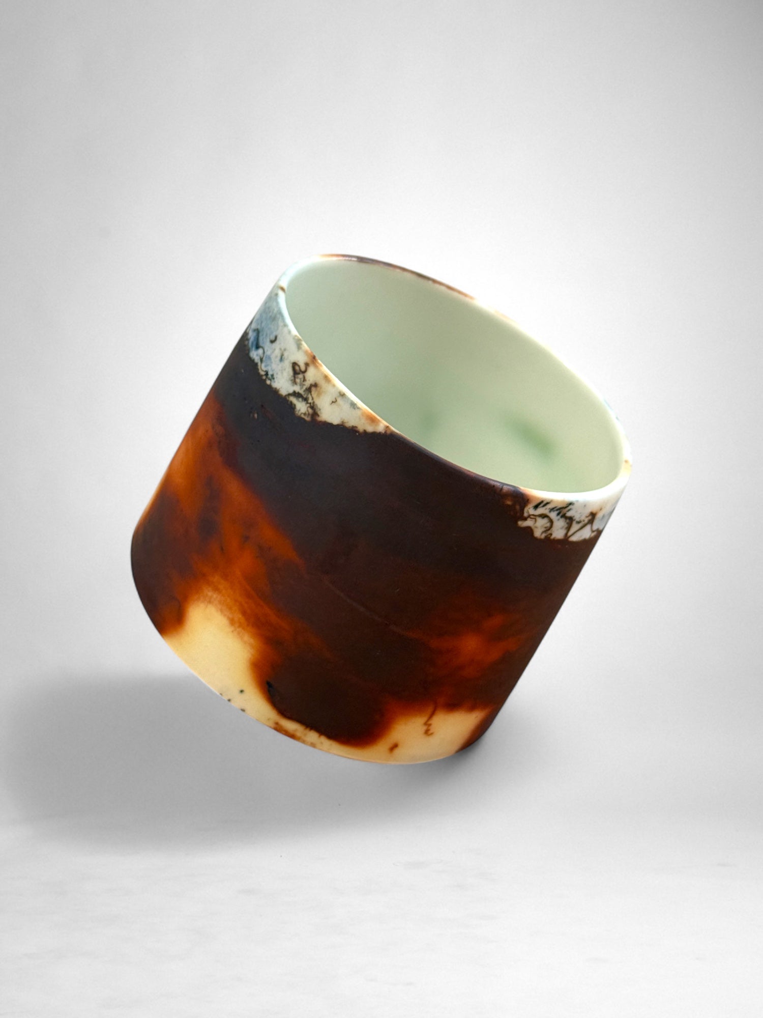Saggar-Fired Porcelain Cup – Indigo Horizon (2)
