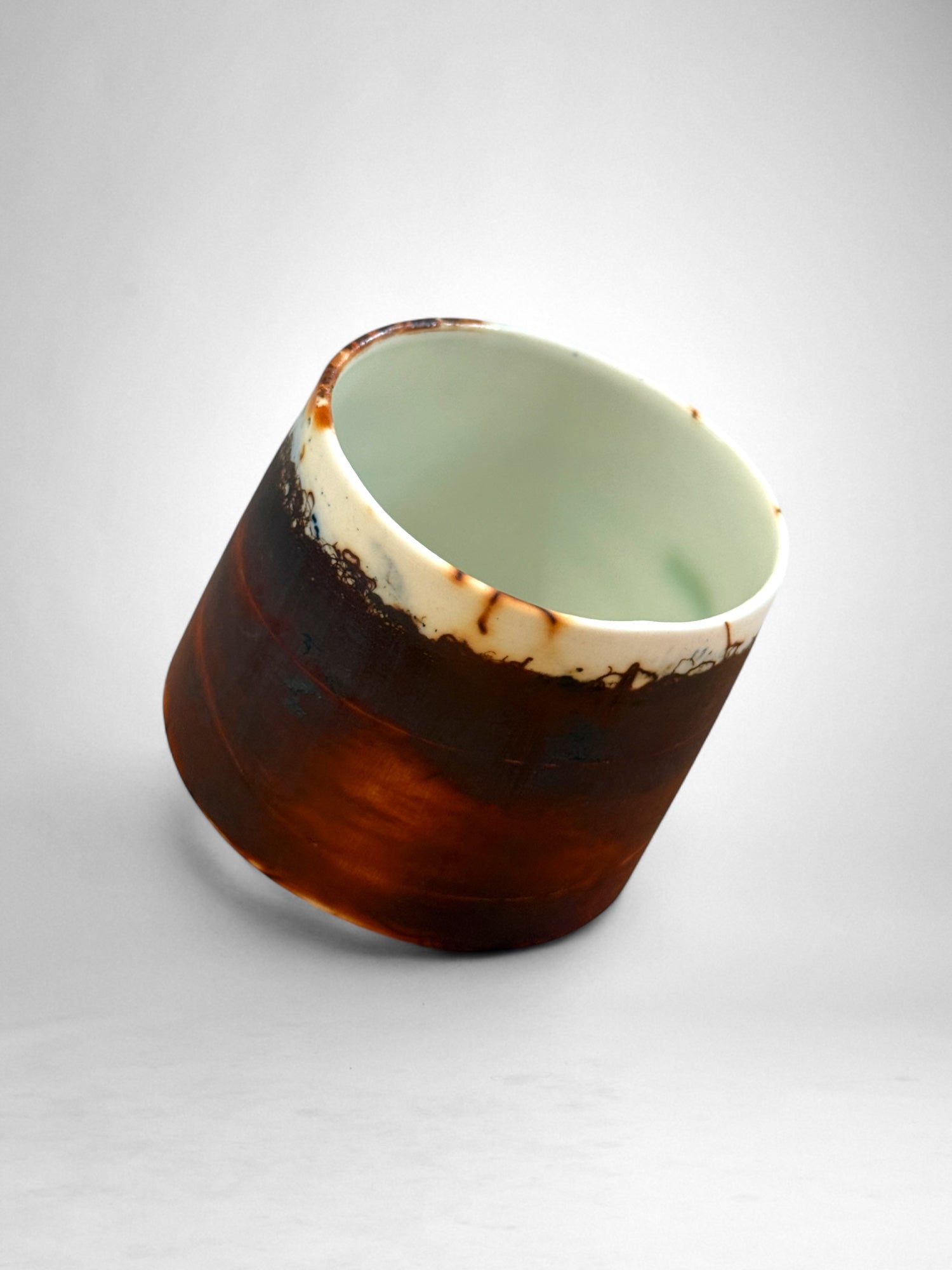 Saggar-Fired Porcelain Cup – Indigo Horizon (3)