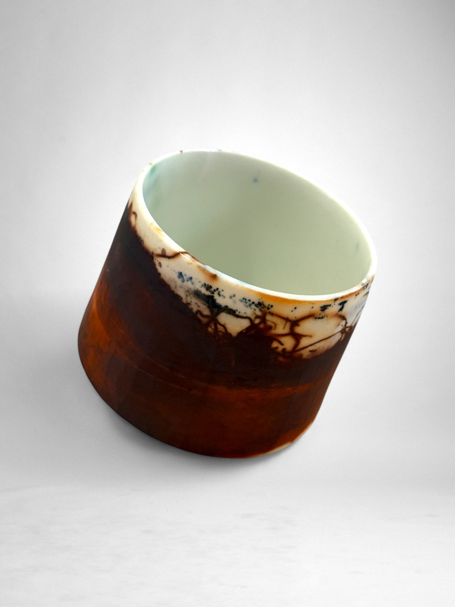 Saggar-Fired Porcelain Cup – Indigo Horizon (4)