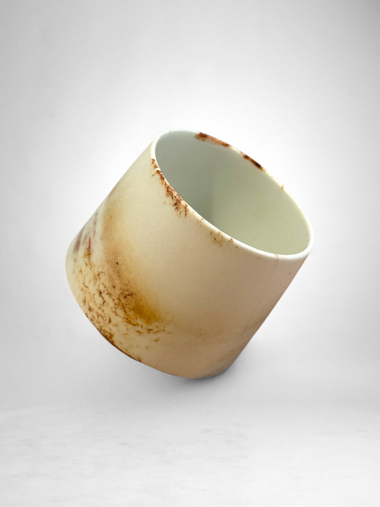 Saggar-Fired Porcelain Cup – Petal Flame (1)