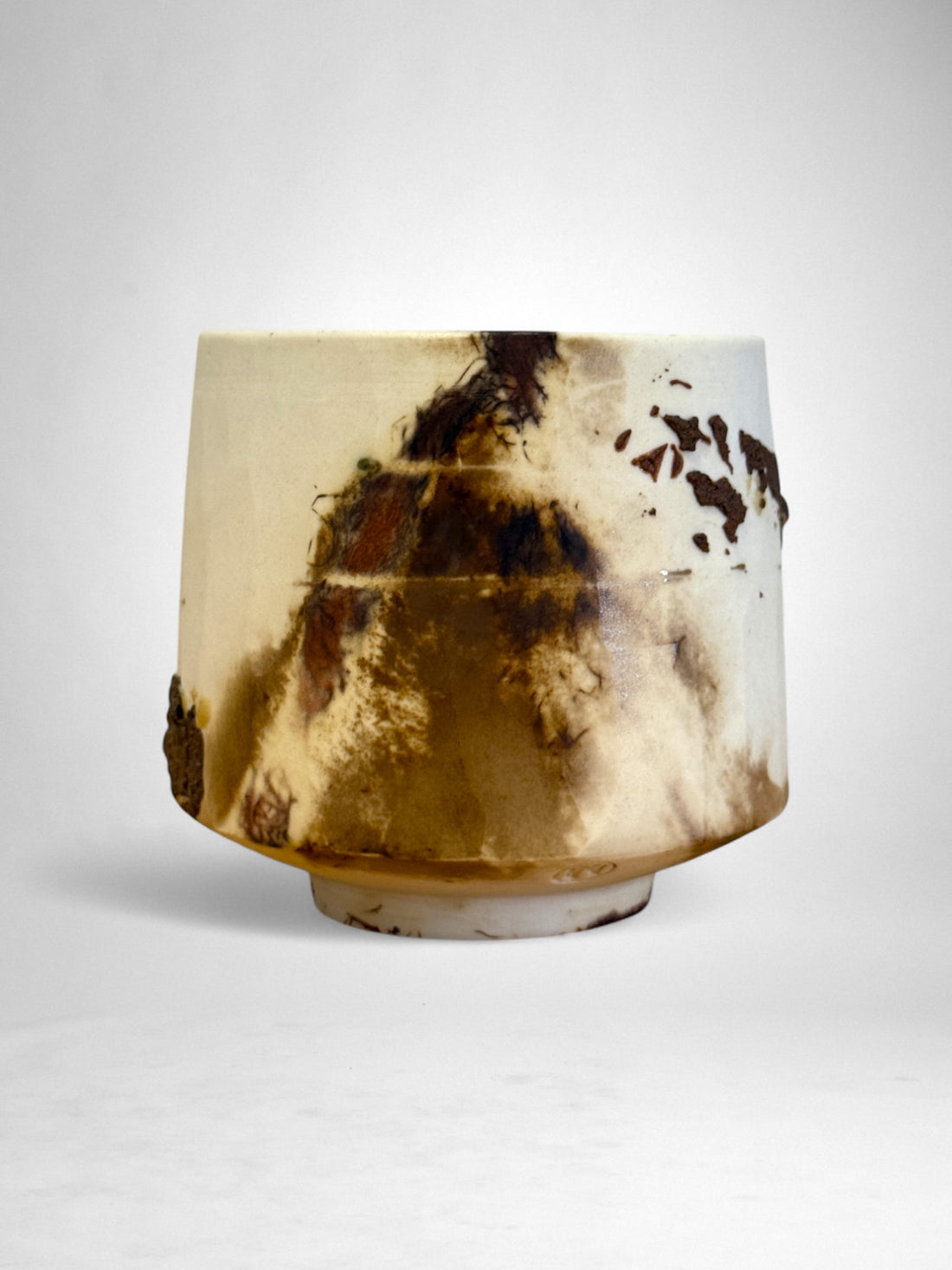 Saggar-Fired Porcelain Cup – Charred Earth (3)