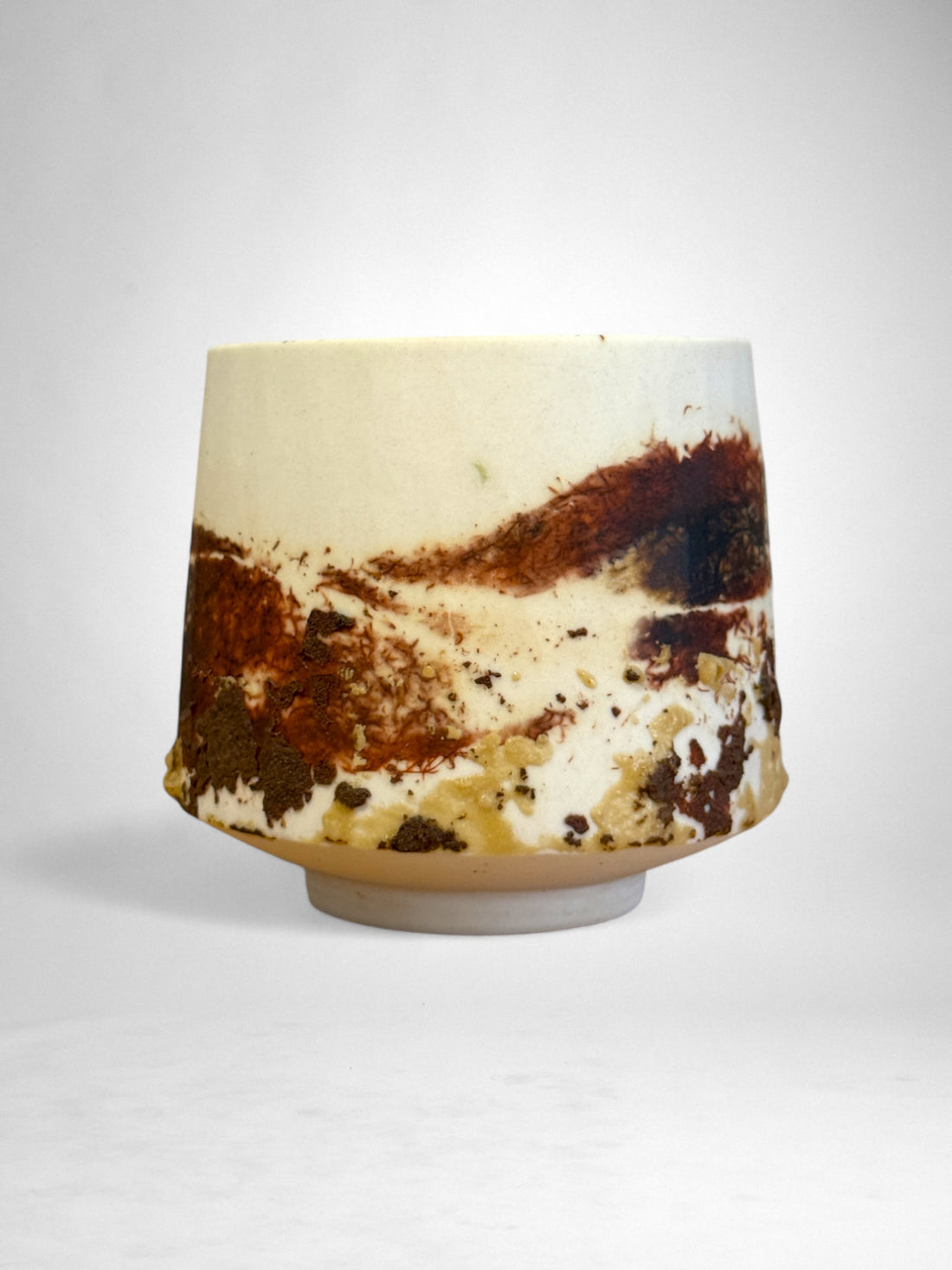 Saggar-Fired Porcelain Cup – Charred Earth (4)