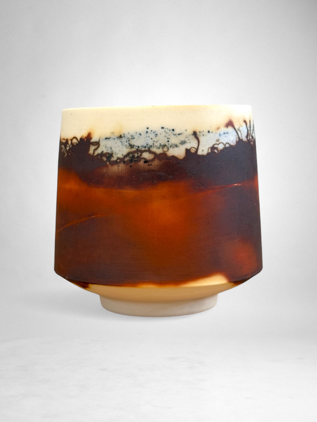 Saggar-Fired Porcelain Cup – Indigo Horizon (1)
