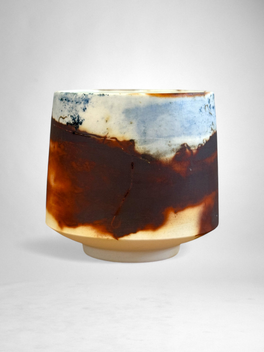 Saggar-Fired Porcelain Cup – Indigo Horizon (2)