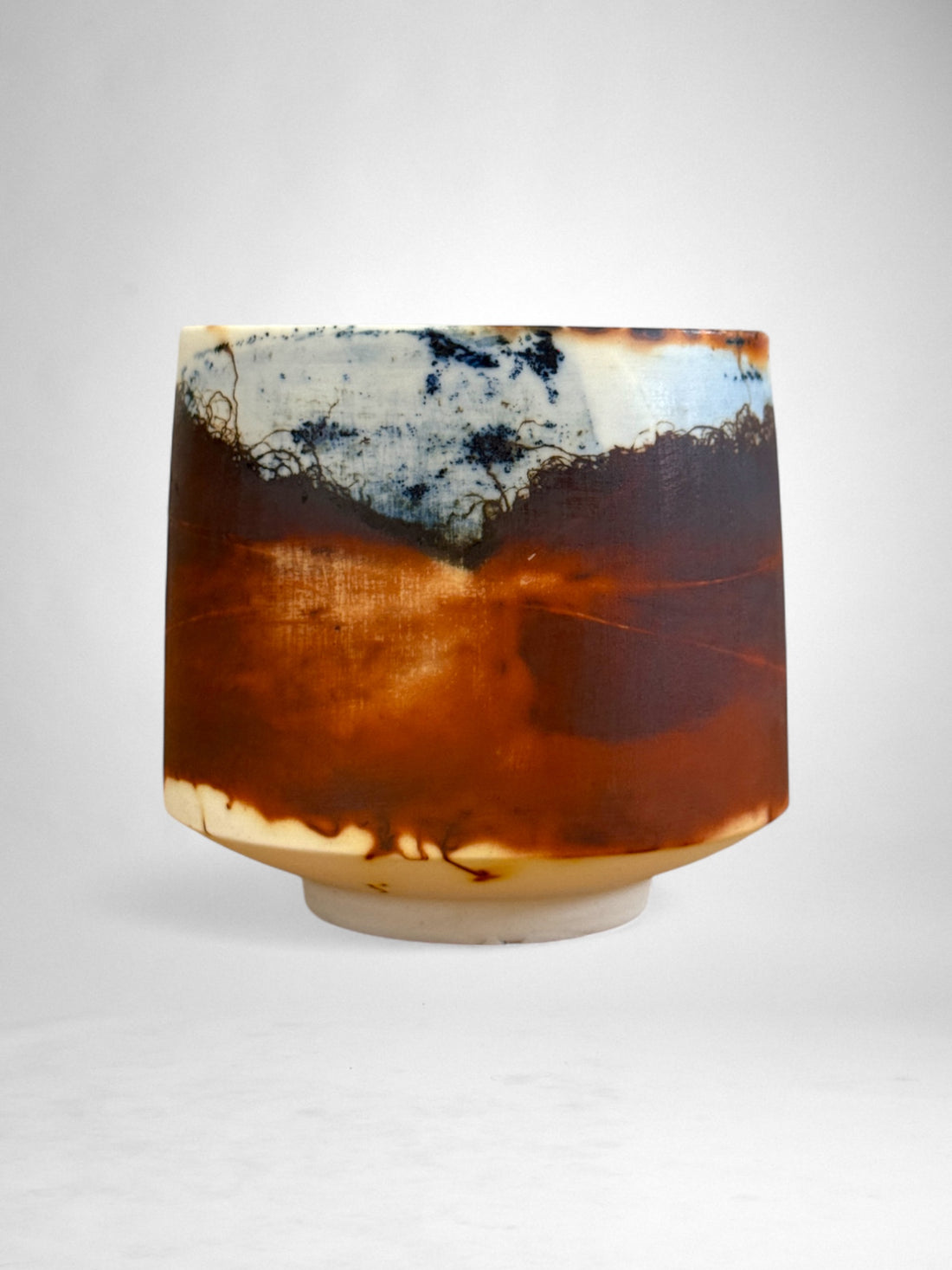 Saggar-Fired Porcelain Cup – Indigo Horizon (3)