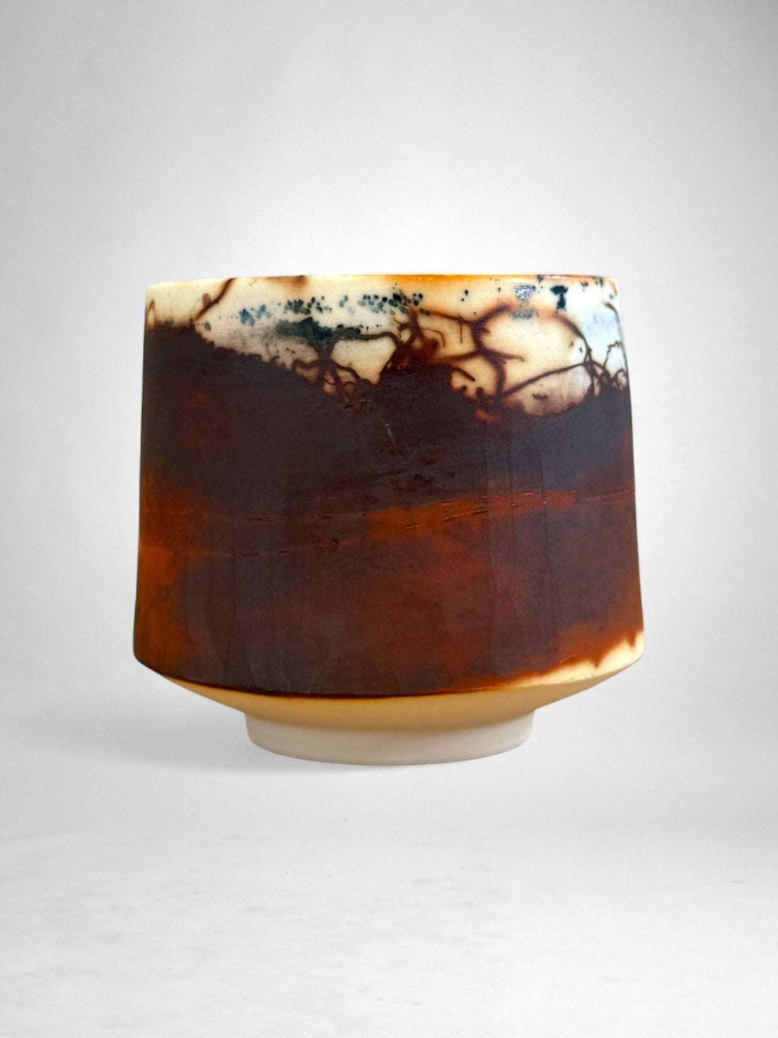 Saggar-Fired Porcelain Cup – Indigo Horizon (4)