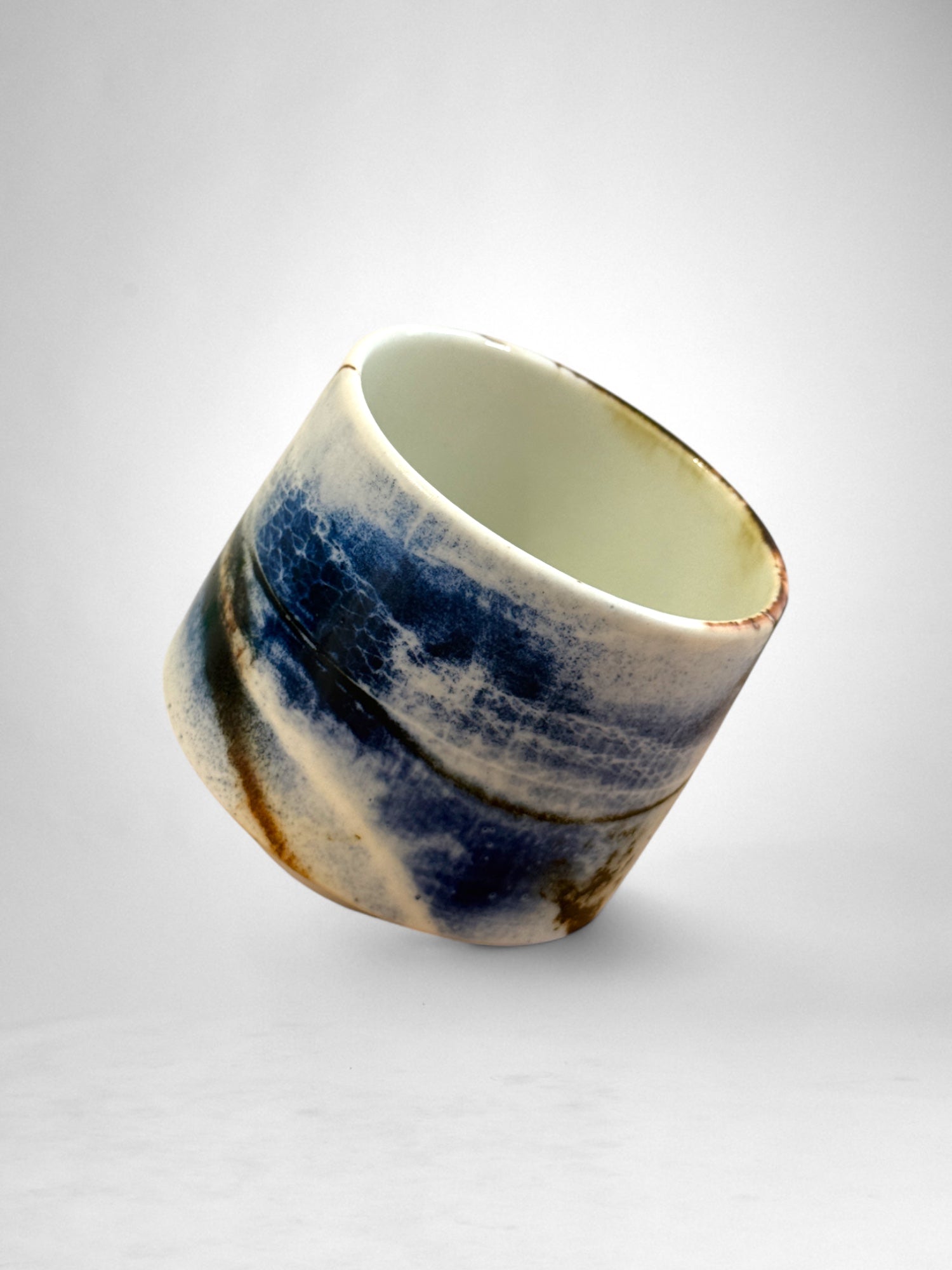 Saggar-Fired Porcelain Cup – Midnight Storm (1)