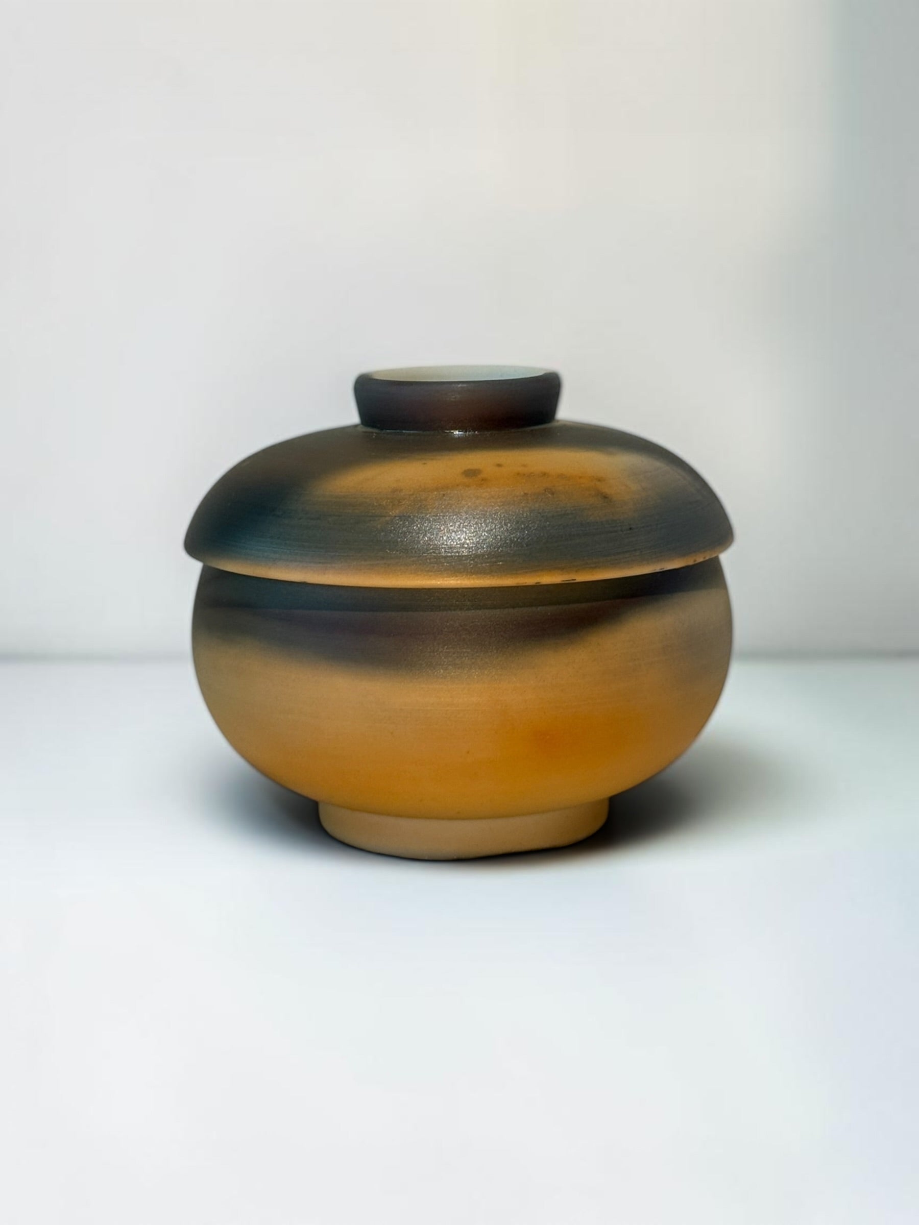 Arita Series – Small Bowl with Lid 2