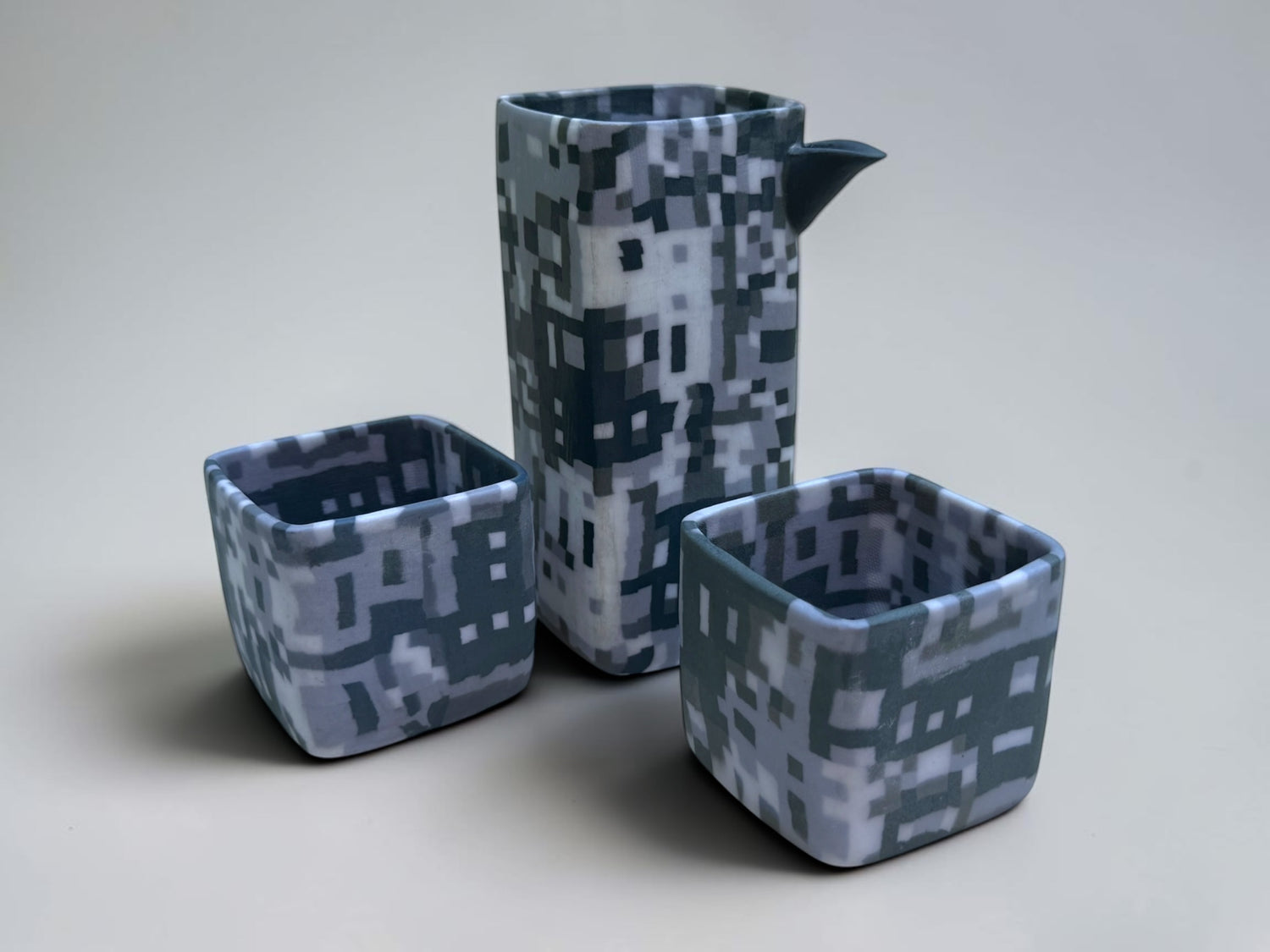 Sougama neriage pixel pattern carafe