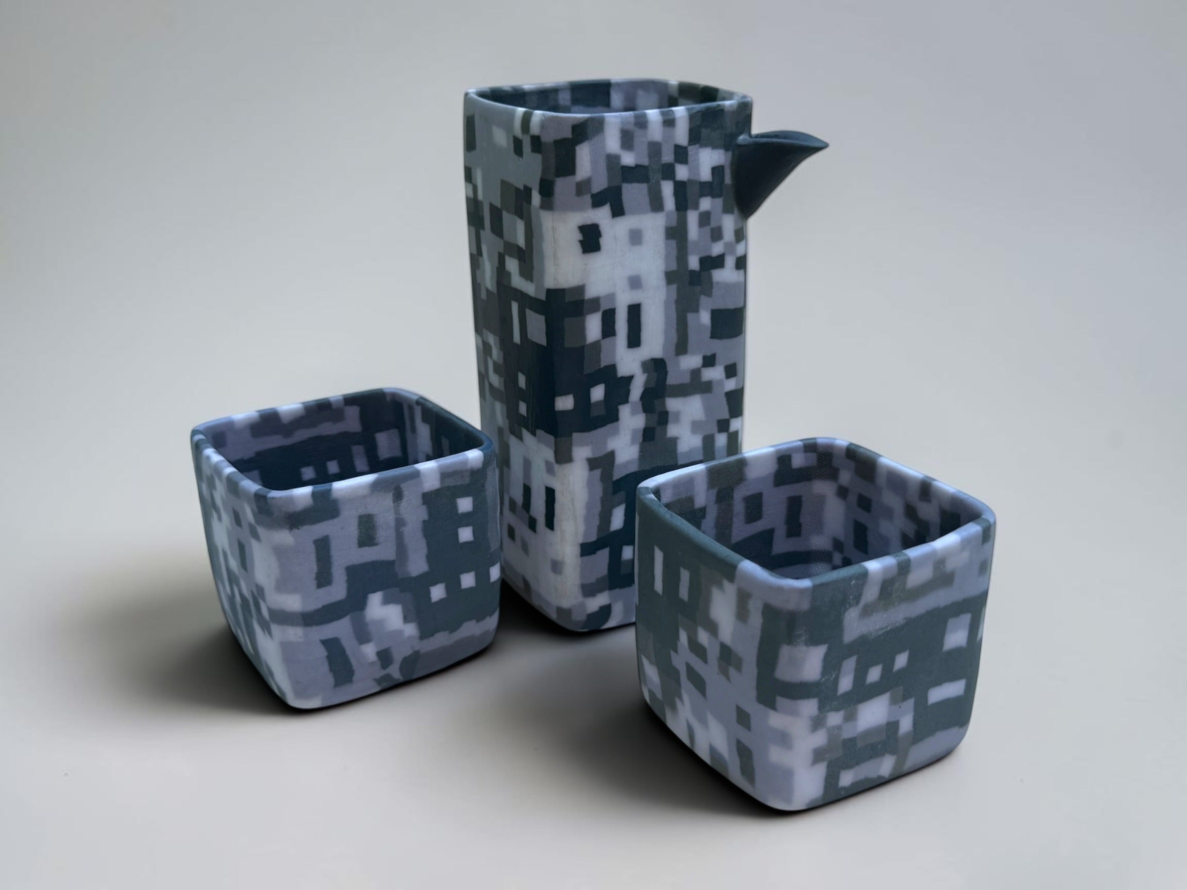 Sougama neriage pixel pattern carafe