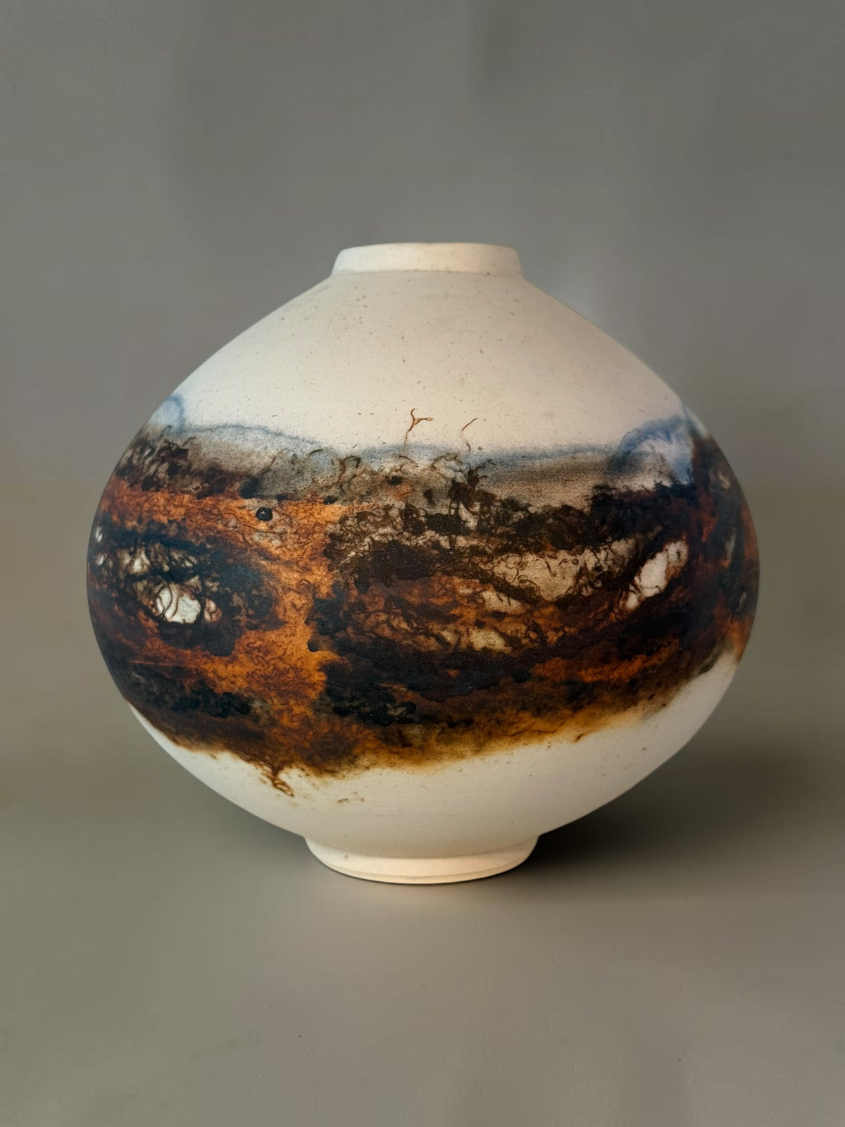 Shuhari Collection vase, Wildfire Horizon