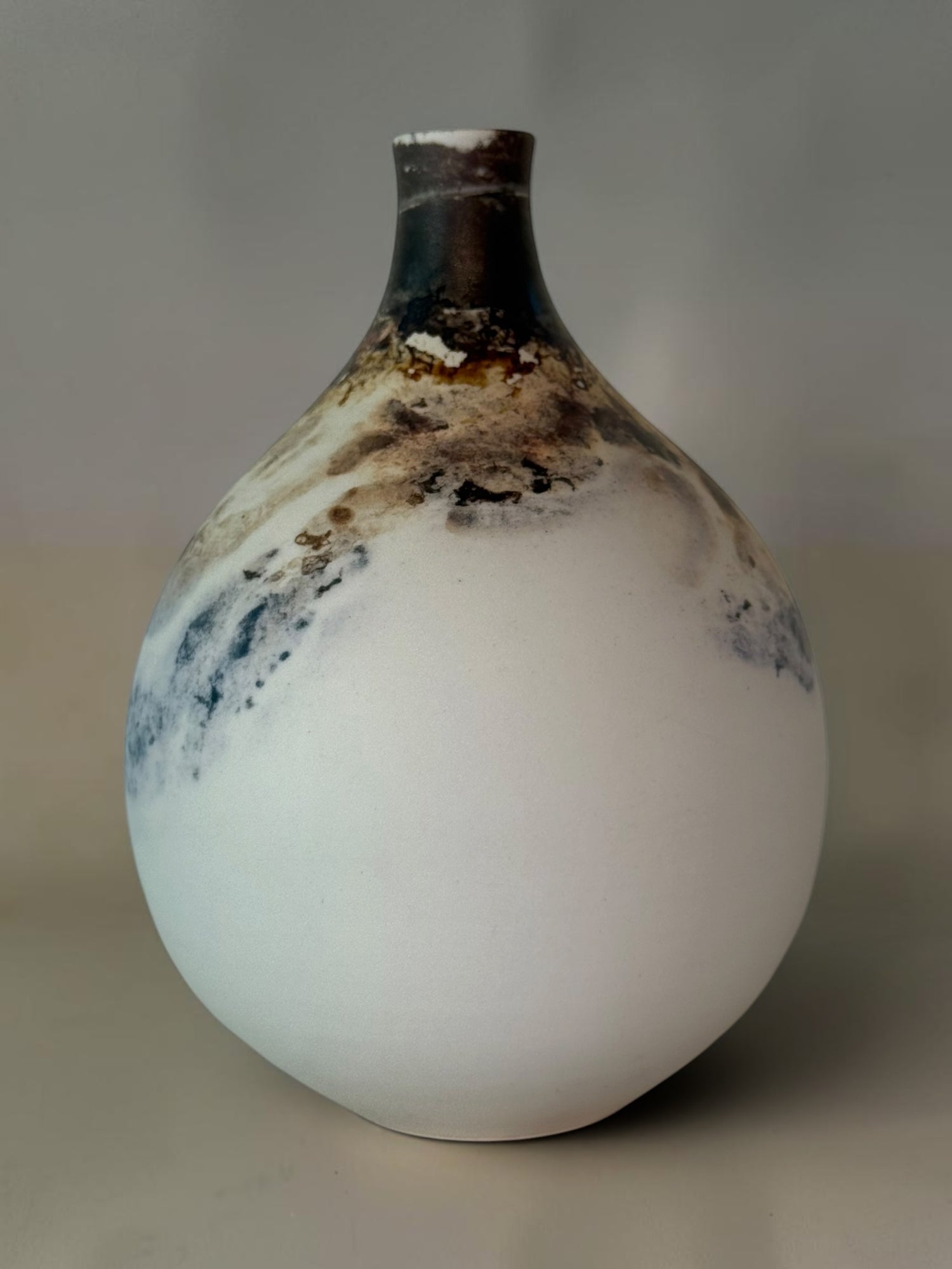 Shuhari Collection vase, Charcoal Moon